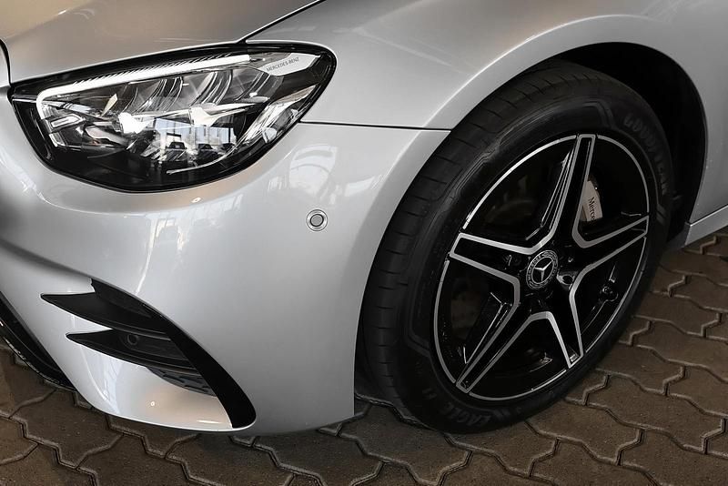 Gebraucht Mercedes E300 AMG 211 PS (155 kW) 2021 Metalliclack hightechsilber Limousine