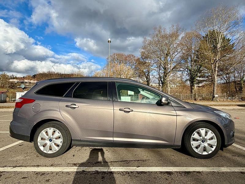 Gebraucht Ford Focus 116 PS (85 kW) 2011 Braun Limousine