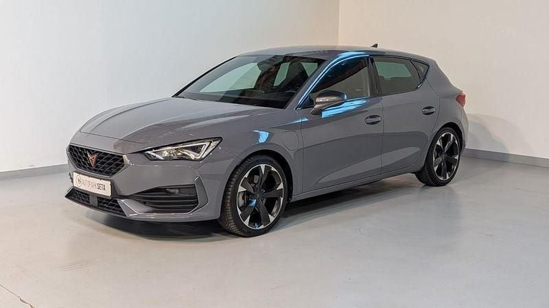 Grau Gebraucht 2022 Cupra Leon Limousine | 23.399 € (Superpreis) - Bild 1/4