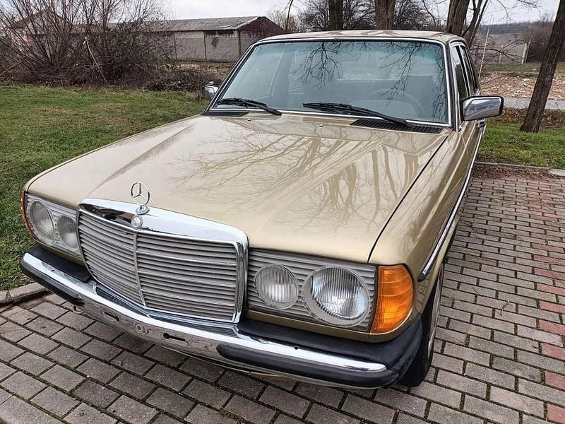 Blau Gebraucht 1980 Mercedes 300 Limousine | 7.500 € - Bild 1/4