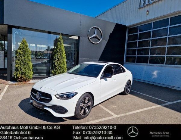 Weiß Gebraucht 2022 Mercedes C200 Avantgarde Limousine | 44.500 € - Bild 1/4