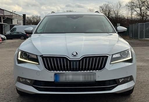 Gebraucht Skoda Superb Style 190 PS (139 kW) 2018 Weiß Kombi