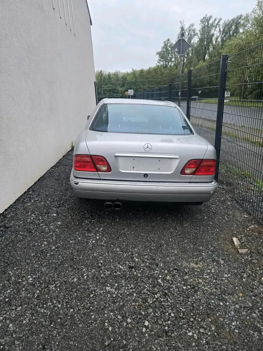 Gebraucht Mercedes E430 279 PS (205 kW) 1998 Silber Limousine