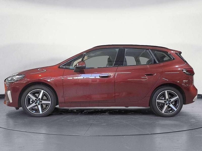 Gebraucht BMW 220 Efficient Dynamics 156 PS (114 kW) 2024 Piemont rot metallic Van / Kleinbus