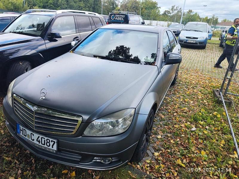 Schwarz Gebraucht 2008 Mercedes 220 Limousine | 4.950 € - Bild 1/4