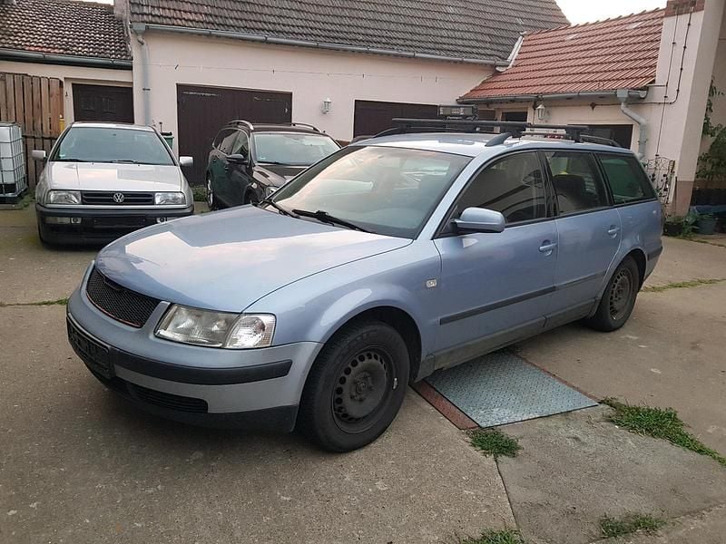Blau Gebraucht 1999 VW Passat Kombi | 600 € (Guter Preis) - Bild 1/4
