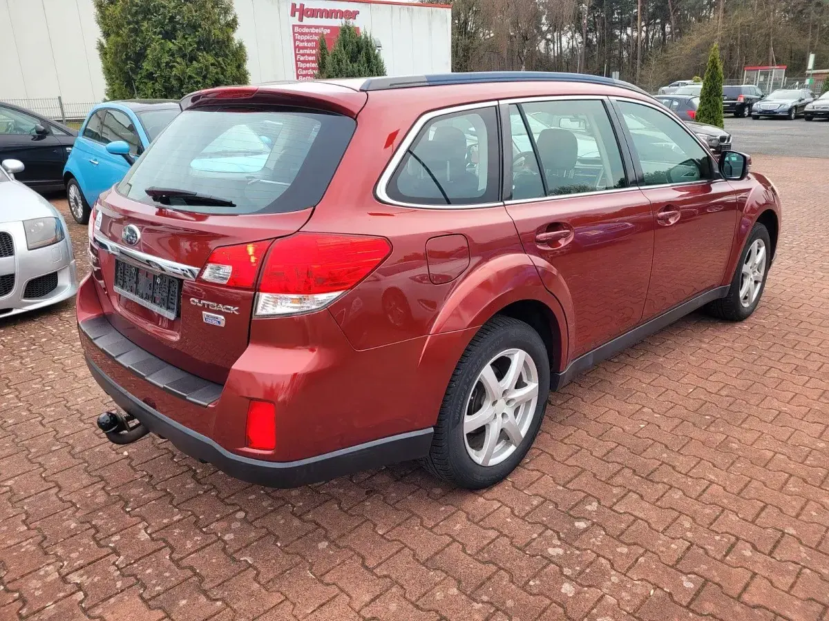 Gebraucht Subaru Outback 150 PS (110 kW) 2012 Rot Kombi