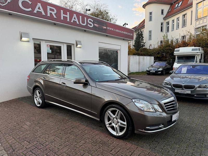 Grau Gebraucht 2013 Mercedes E300 Elegance Kombi | 10.980 € (Fairer Preis) - Bild 1/4
