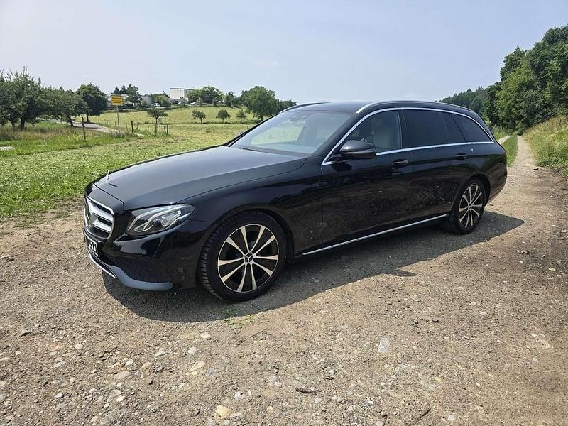 Gebraucht 2018 Mercedes E300 Avantgarde Kombi | 23.500 € (Fairer Preis) - Bild 1/4