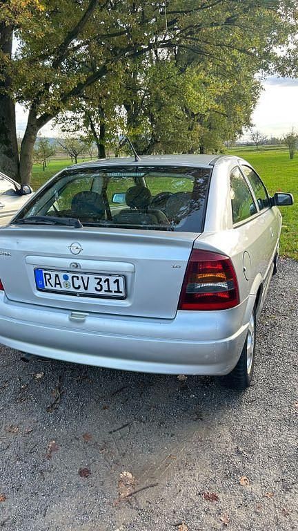 Second-hand Opel Astra 103 CP (75 kW) 2004 Argintiu Coupe