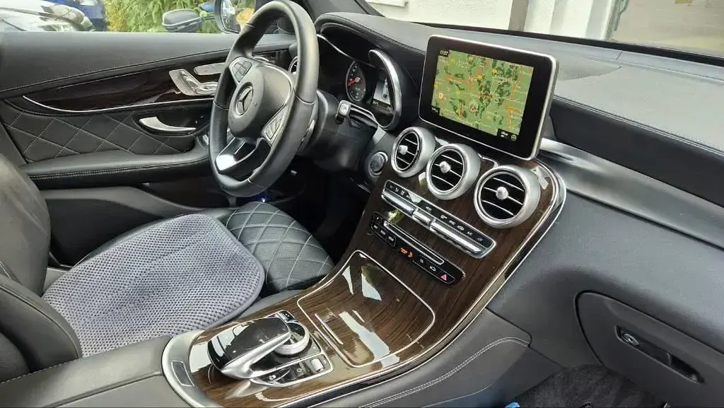 Gebraucht Mercedes GLC300 258 PS (189 kW) 2019 Schwarz SUV