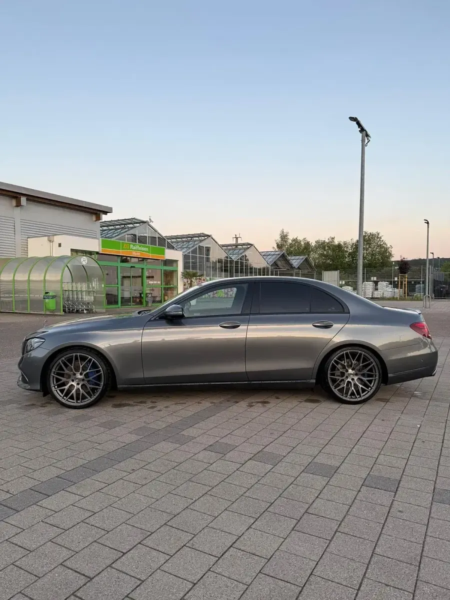 Gebraucht Mercedes E350 299 PS (219 kW) 2018 Grau Limousine