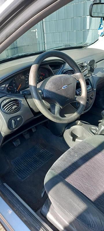 Usado Ford Focus 74 HP (54 kW) 2000 Cinzento Carrinha