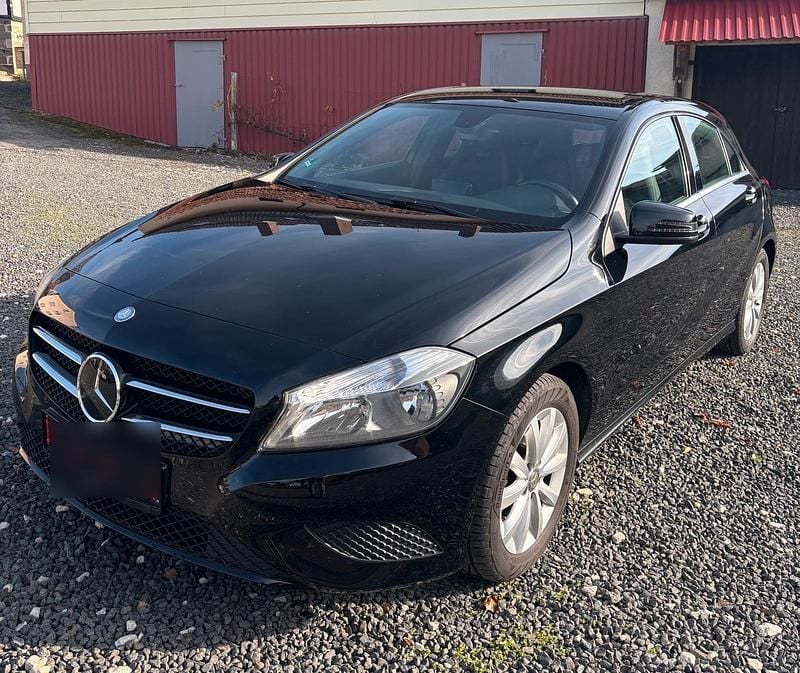 Schwarz Gebraucht 2014 Mercedes A180 Kleinwagen | 8.000 € (Fairer Preis) - Bild 1/4