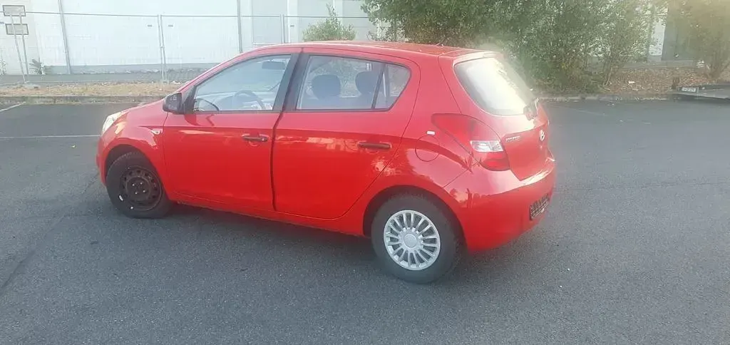 Gebraucht Hyundai i20 Classic 77 PS (56 kW) 2011 Rot Kleinwagen