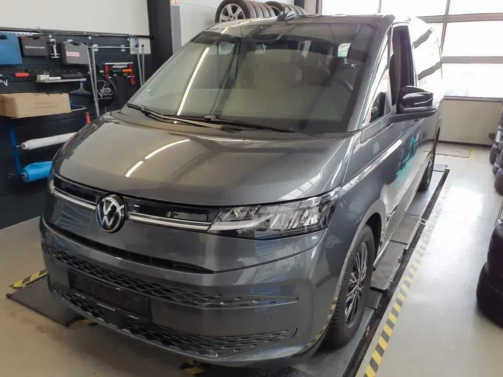 Second-hand VW Multivan Life 150 CP (110 kW) 2025 Gri Monovolum
