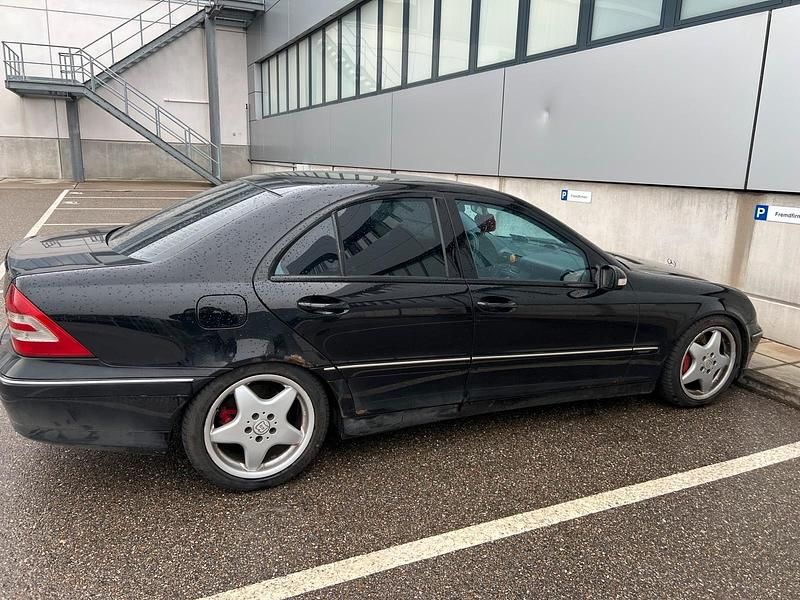 Gebraucht Mercedes 220 143 PS (105 kW) 2003 Schwarz Limousine