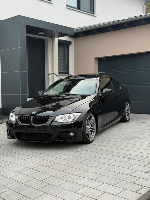 Schwarz Gebraucht 2011 BMW 335 M Sport Coupé | 17.600 € (Etwas zu teuer) - Bild 1/4