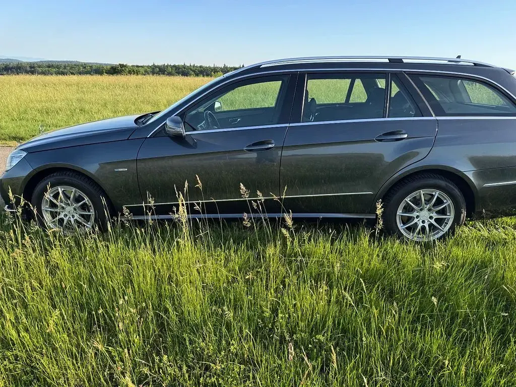Gebraucht Mercedes E250 204 PS (150 kW) 2010 Grau Kombi