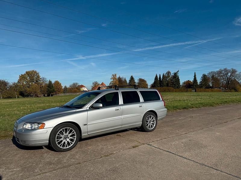 Silber Gebraucht 2006 Volvo V70 Momentum Kombi | 3.700 € - Bild 1/4