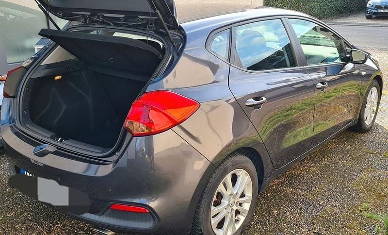 Gebraucht Kia Ceed Edition 7 135 PS (99 kW) 2015 Grau Kleinwagen