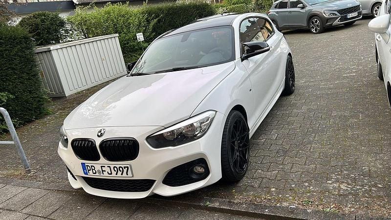 Weiß Gebraucht 2017 BMW 118 M Sport Kleinwagen | 11.800 € (Guter Preis) - Bild 1/4