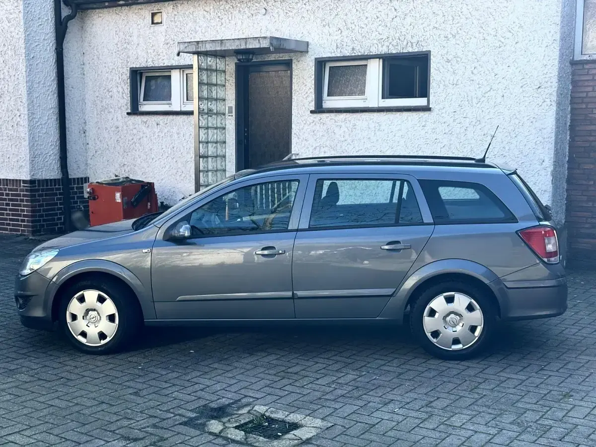 Gebraucht Opel Astra 101 PS (74 kW) 2007 Grau Kombi