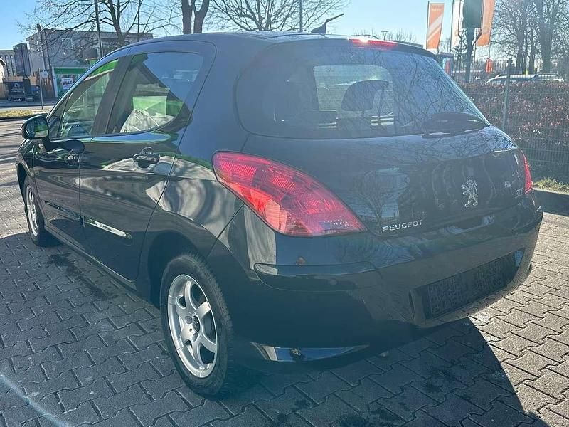 Gebraucht Peugeot 308 Access 120 PS (88 kW) 2011 Schwarz Limousine