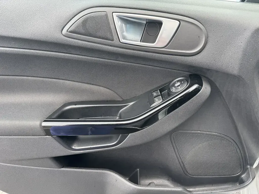 Gebraucht Ford Fiesta 101 PS (74 kW) 2013 Silber Limousine