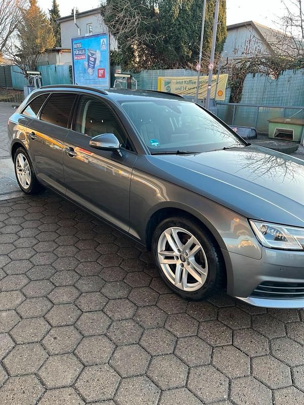 Gebraucht Audi A4 150 PS (110 kW) 2017 Grau Kombi