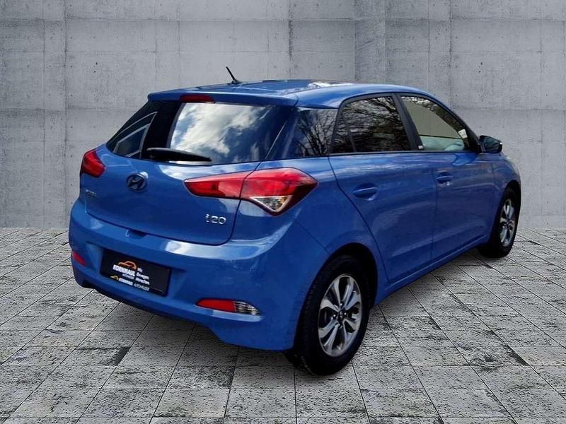Gebraucht Hyundai i20 Passion 84 PS (61 kW) 2018 Morning blue / sol Limousine