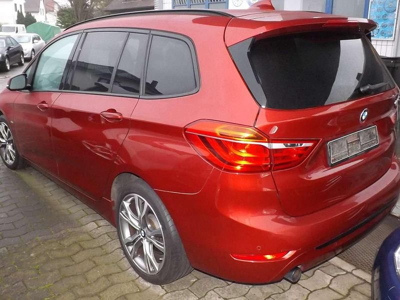 Gebraucht BMW 218 Sport Line 150 PS (110 kW) 2015 Flamencorot brillanteffekt Van / Kleinbus