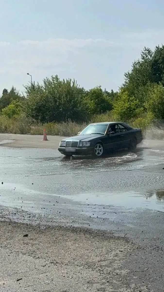 Gebraucht Mercedes E300 188 PS (138 kW) 1989 Grau Coupé