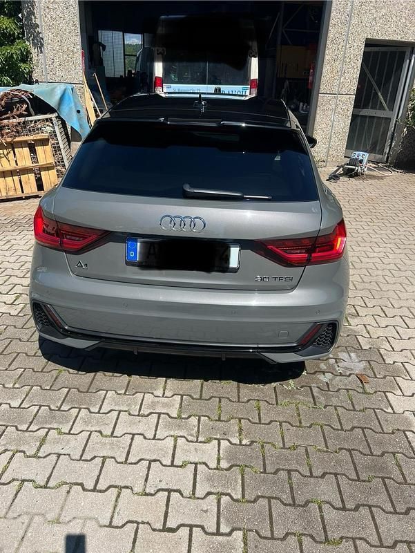 Grau Gebraucht 2019 Audi A1 Kleinwagen | 20.000 € - Bild 1/4