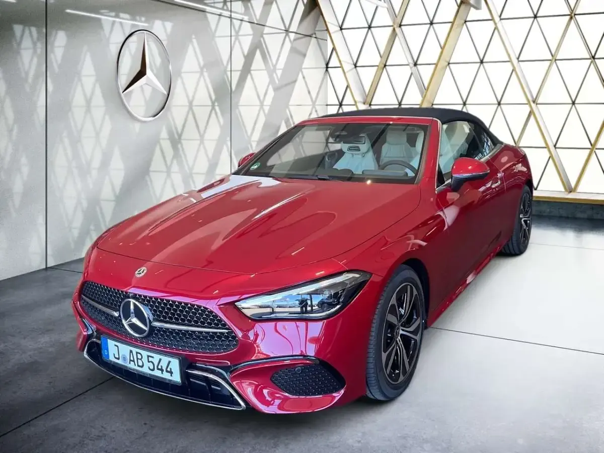 Gebraucht Mercedes CLE180 Avantgarde 170 PS (125 kW) 2026 Rot Cabrio