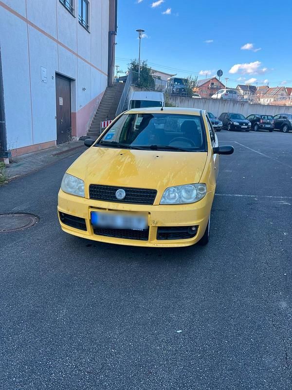 Gelb Gebraucht 2004 Fiat Punto Kleinwagen | 550 € (Guter Preis) - Bild 1/4