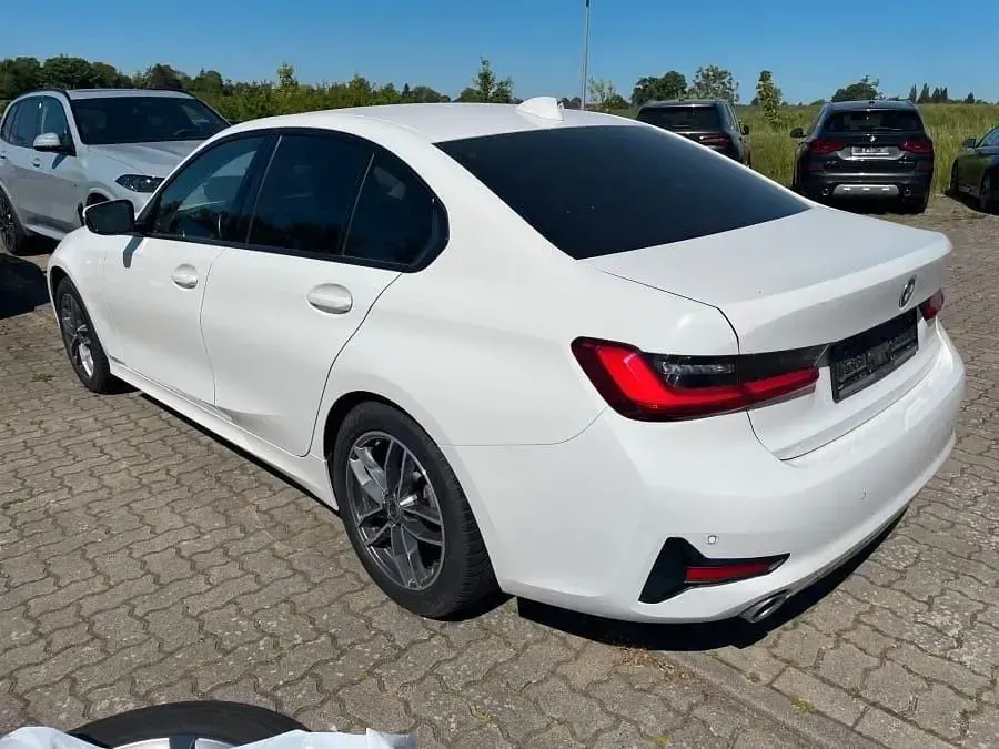 Gebraucht BMW 320e Sport Line 204 PS (150 kW) 2021 Weiß Limousine