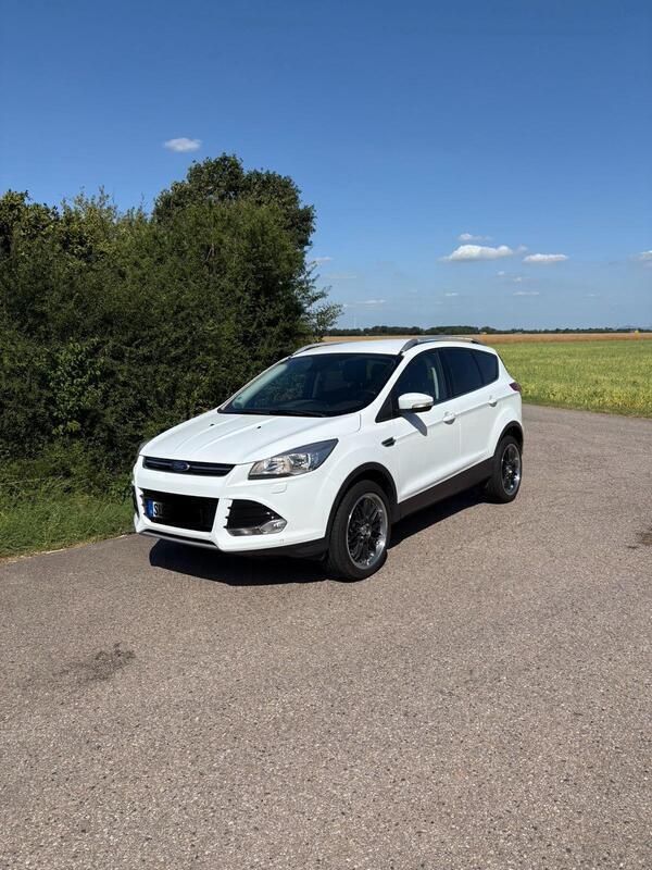 Weiß Gebraucht 2016 Ford Kuga SUV | 11.500 € (Superpreis) - Bild 1/4