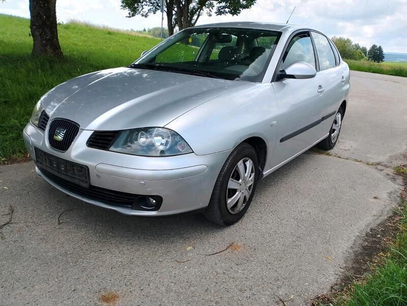 Grau Gebraucht 2004 Seat Cordoba Limousine | 1.699 € (Guter Preis) - Bild 1/4