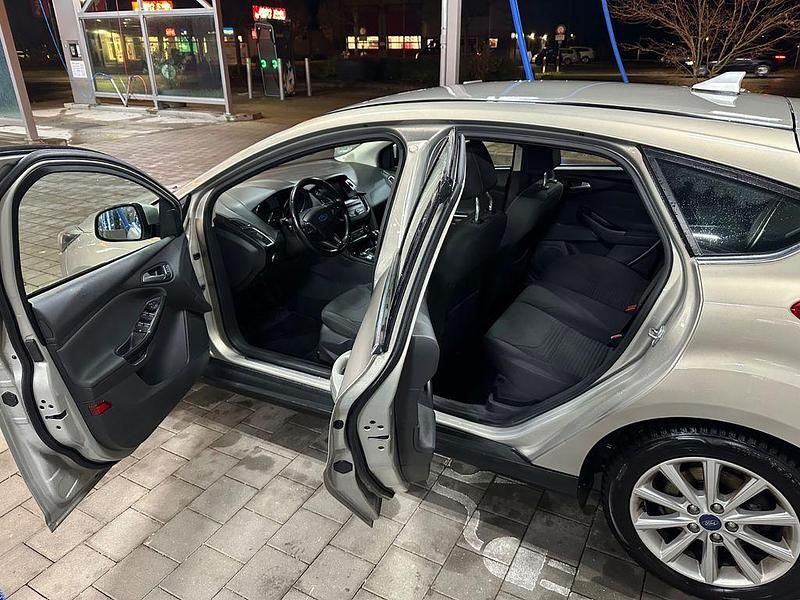Gebraucht Ford Focus Titanium 125 PS (91 kW) 2015 Beige Limousine