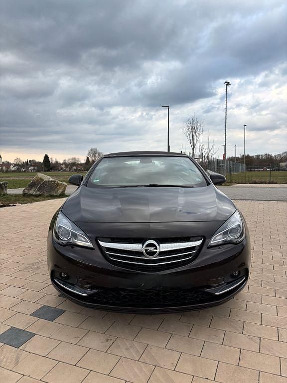 Gebraucht Opel Cascada Innovation 140 PS (102 kW) 2015 Braun Cabrio