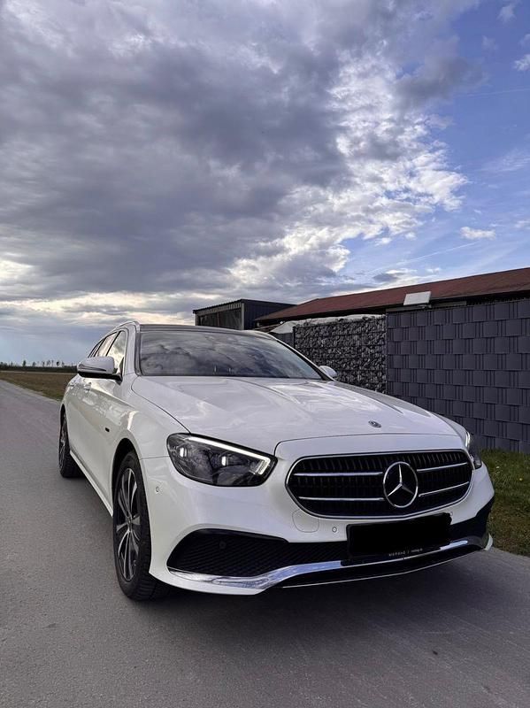 Gebraucht Mercedes E300 306 PS (225 kW) 2020 Weiß Limousine