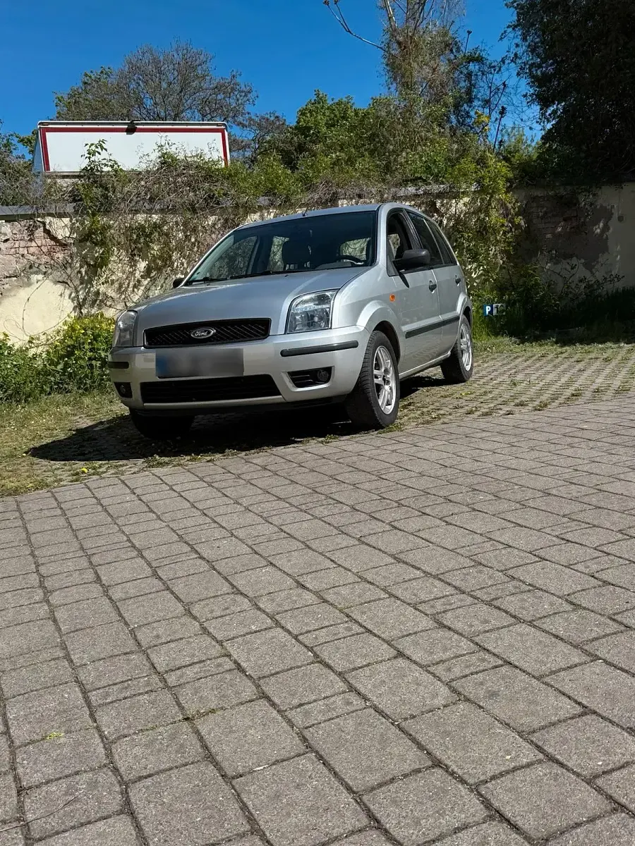 Usata Ford Fusion 82 CV (60 kW) 2002 Argento Utilitaria