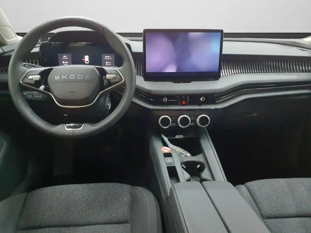 Gebraucht Skoda Superb Essence 150 PS (110 kW) 2025 Weiß Kombi