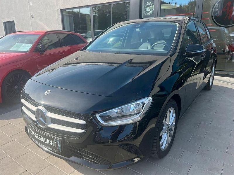 Schwarz Gebraucht 2021 Mercedes B250e Van / Kleinbus | 19.900 € (Superpreis) - Bild 1/4