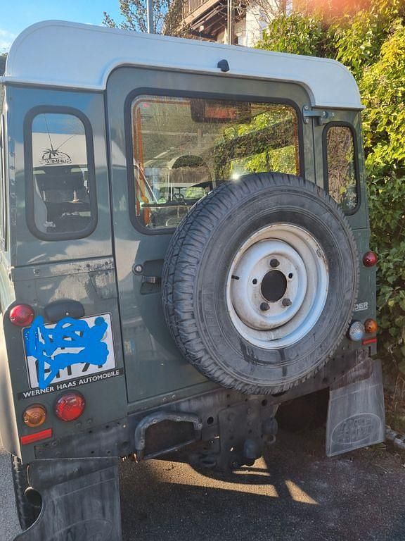 Gebraucht Land Rover Defender 122 PS (89 kW) 2011 Grün Kombi