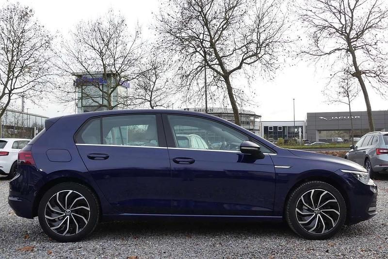Gebraucht VW Golf VII Style 150 PS (110 kW) 2020 Atlantic blue metallic Kleinwagen