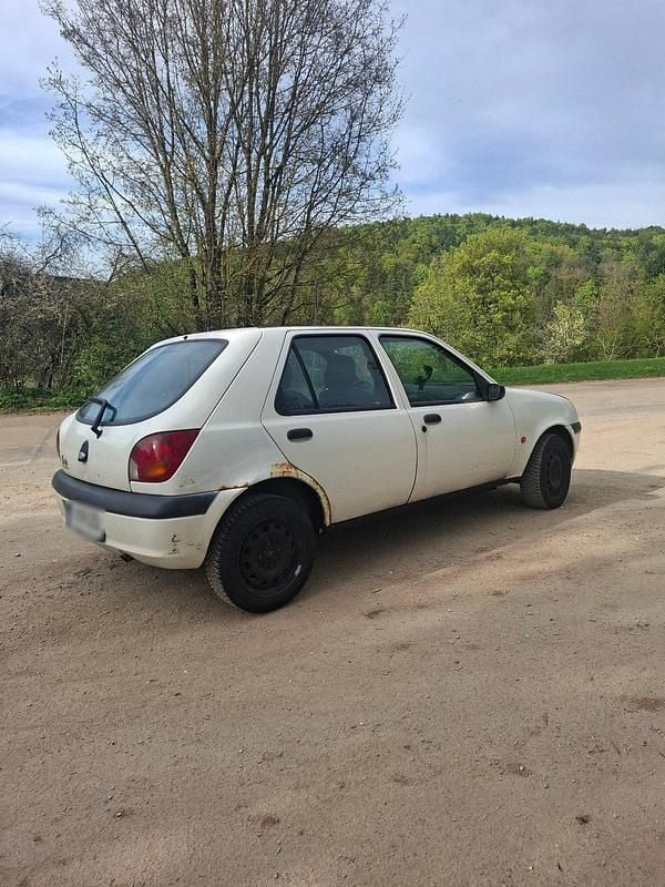 Gebraucht Ford Fiesta 50 PS (36 kW) 2000 Weiß Kleinwagen