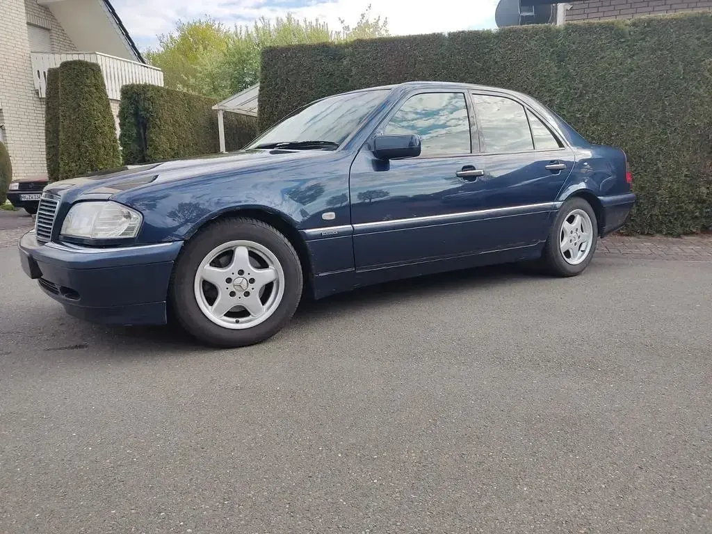 Gebraucht Mercedes C220 Elegance 125 PS (91 kW) 1999 Blau Limousine