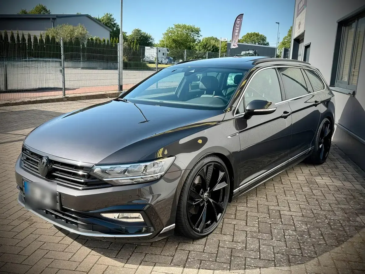 Usata VW Passat R-line 190 CV (139 kW) 2019 Grigio Station wagon